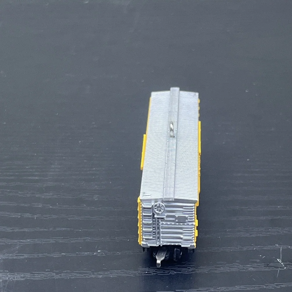 Hallmark Keepsake 2009 Lionel Union Pacific Veranda Stockcar Ornament Die-Cast